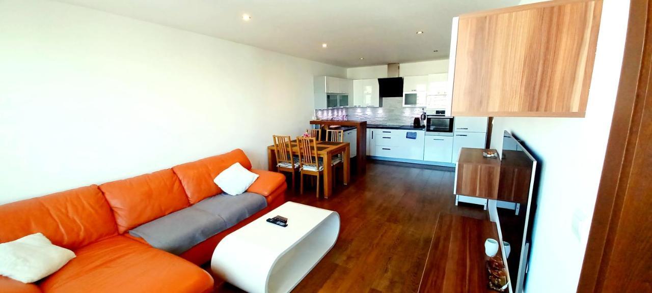 Modern apartment 300m from Main Street and Aupark — 4-Star Luxury Hotel in Kosice, Slovakia