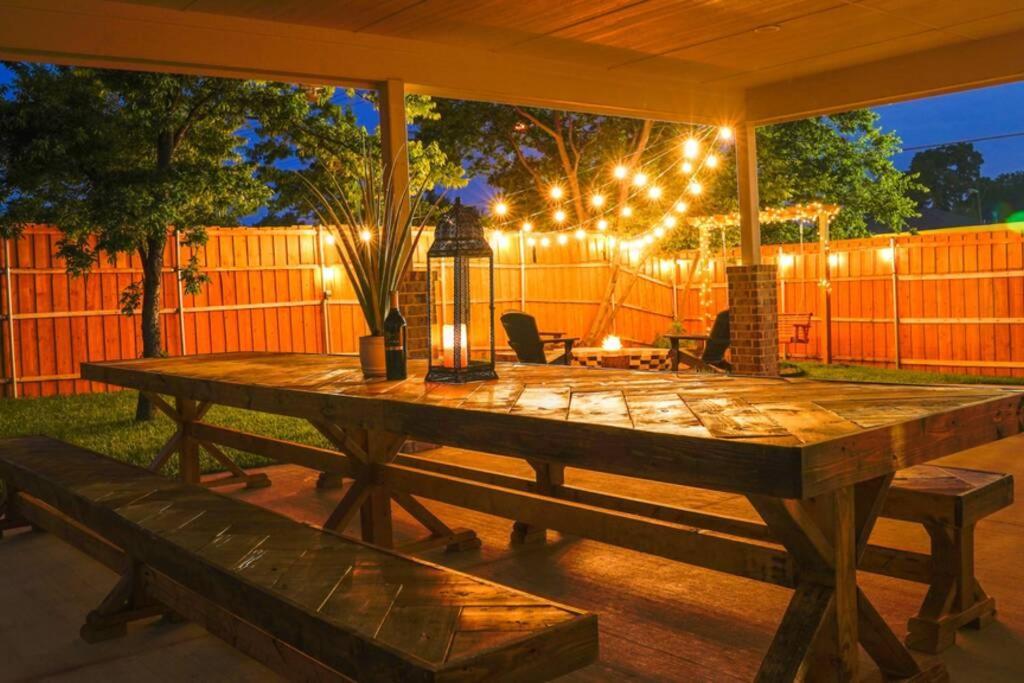 Dallas 4br Large Yard W Hot Tub Fire Pit And Basketball Hoop — 4-Star Luxury Hotel in Dallas, United States