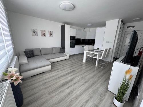 Bajcsy Corner Apartment Free Parking — 4-Star Luxury Hotel in Debrecen, Hungary