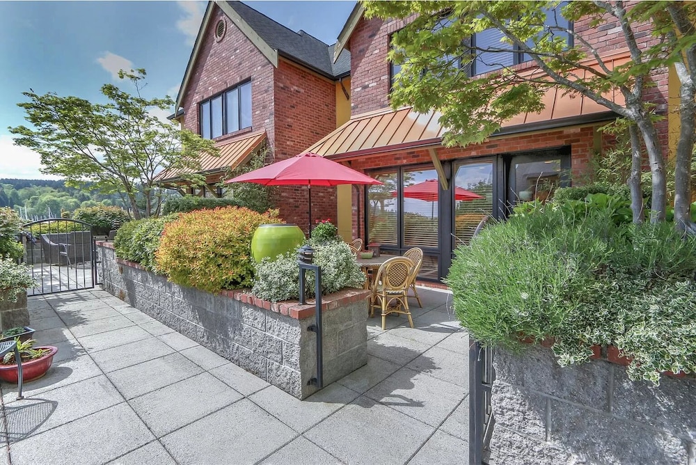 The Eagle Harbor Inn in Winslow, United States