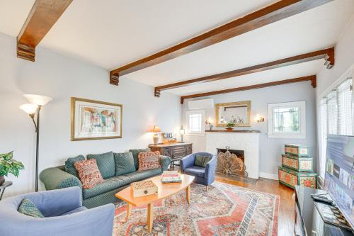 2 Blocks to Melrose Ave Home with Furnished Patio — 4-Star Luxury Hotel in Los Angeles, United States