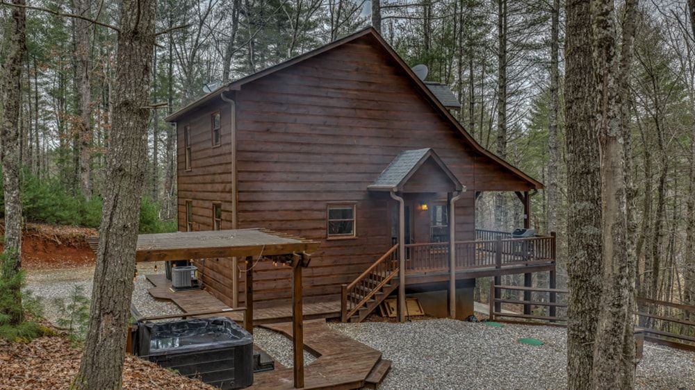 Cozy Cub Cabin — 4-Star Luxury Hotel in Blue Ridge, United States