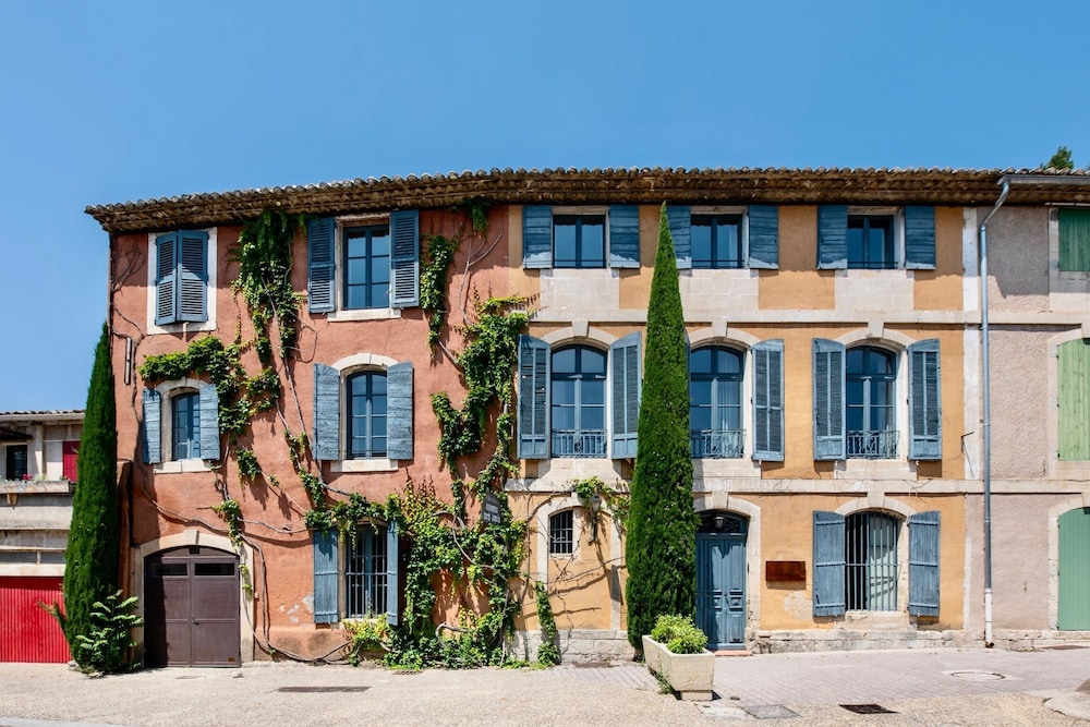 Au Ralenti Du Lierre — Gordes