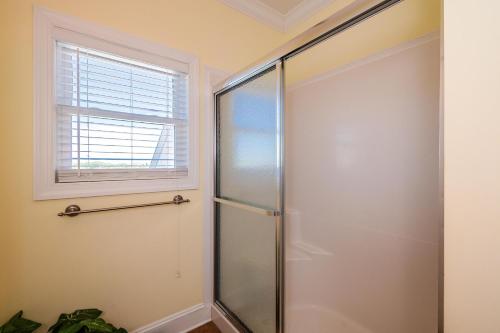 Coastal Living by Oak Island Accommodations - photo 13
