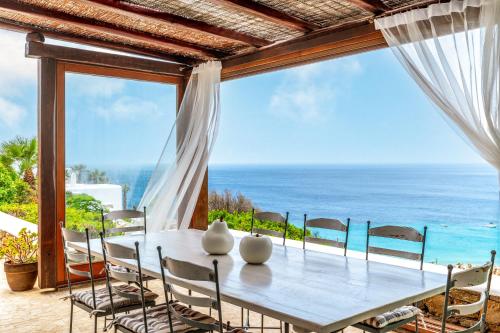 Calma Beach House — 4-Star Luxury Hotel in Ano Mera, Greece