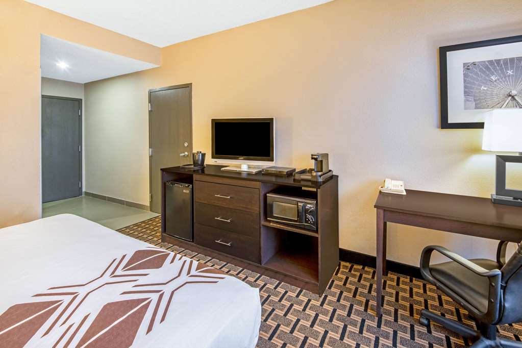 La Quinta Inn & Suites by Wyndham Denison N. Lake Texoma - photo 12