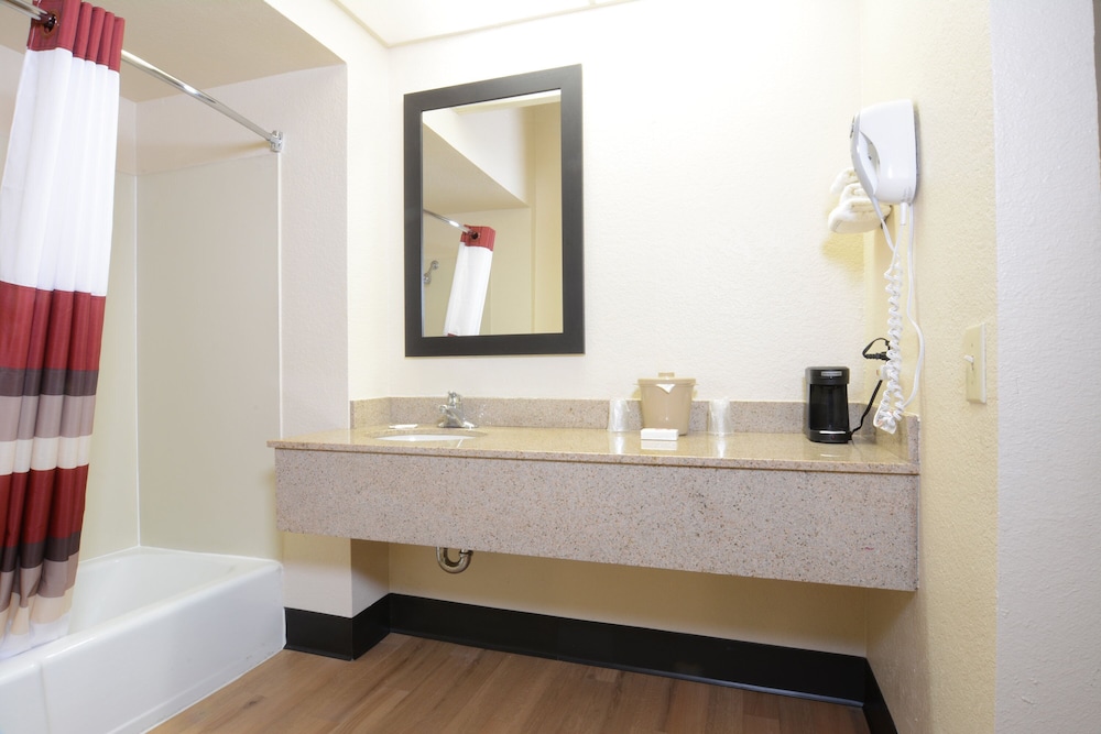 Red Roof Inn San Dimas Fairplex - photo 14