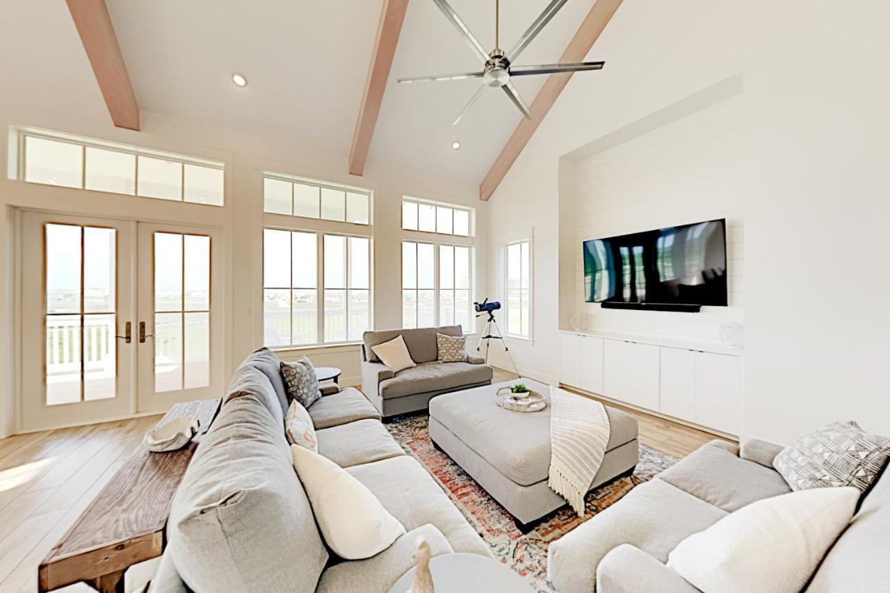 Pelican’s Perch at Palmilla Beach in Port Aransas, United States