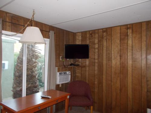 The Atomic Inn - photo 31
