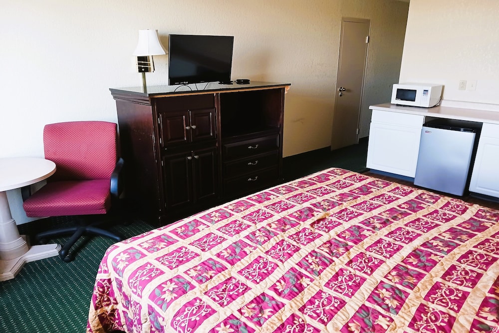 USA Inn Junction City Near Fort Riley - photo 9