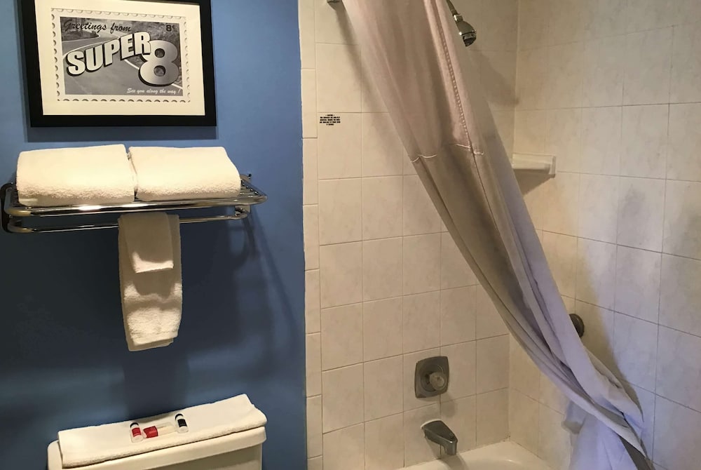 Super 8 by Wyndham Casper East Evansville - photo 29