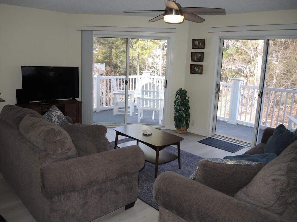Brunswick Plantation Golf Resort Villa 1607 Close to Beach in Calabash by RedAwning — hotel in Calabash