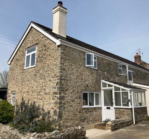Ashes Farm Cottage — 4-Star Luxury Hotel in Kilmington, United Kingdom
