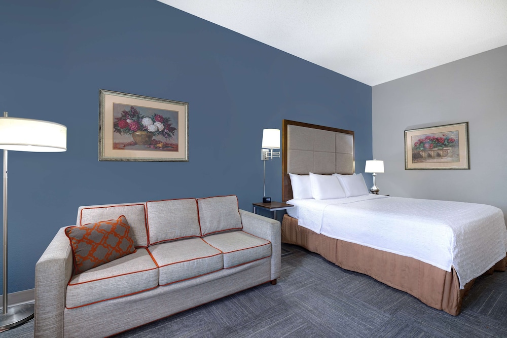 Hampton Inn Victoria - photo 14