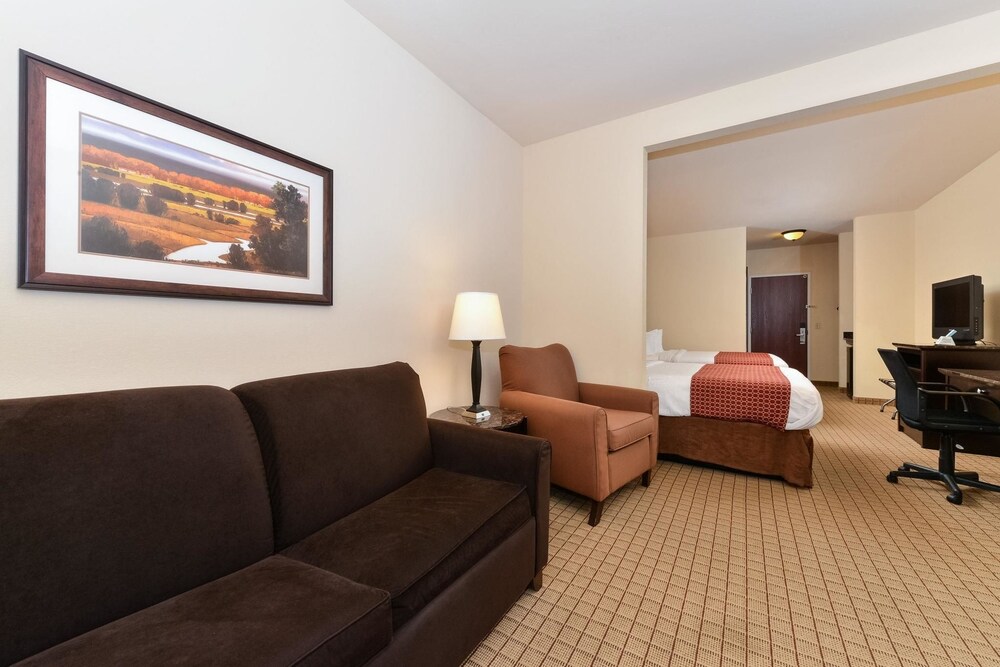 Express Inn & Suites - photo 14