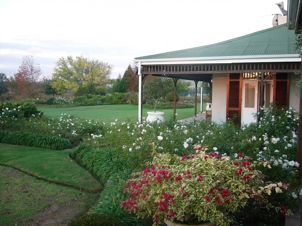 Hoopenburg Guesthouse — 4-Star Luxury Hotel in Stellenbosch, South Africa