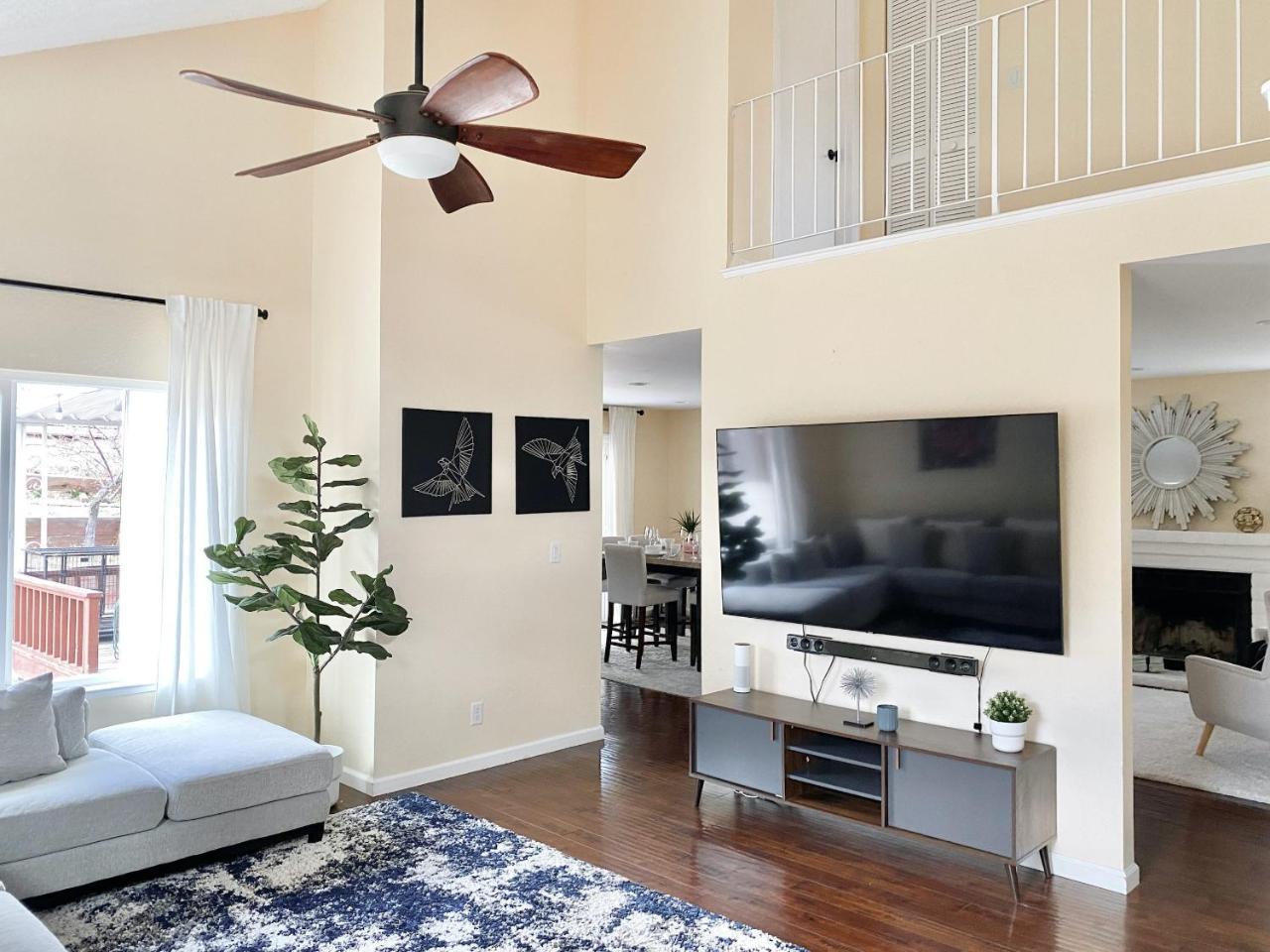 Reno Gem 3 and a half Miles to DT 40 Miles to Tahoe in Reno, United States