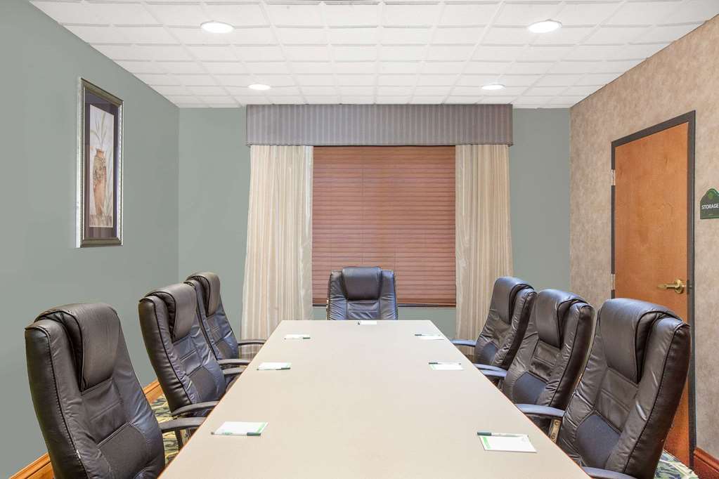 Wingate by Wyndham Lafayette Airport - photo 24