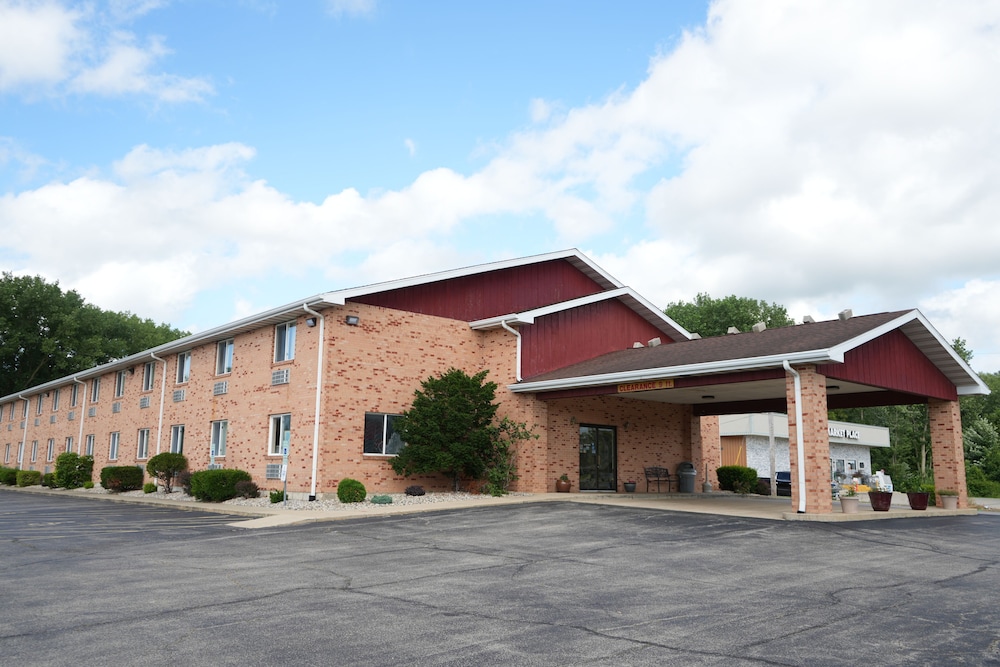 Watseka 24 Inn & Suites - photo 44