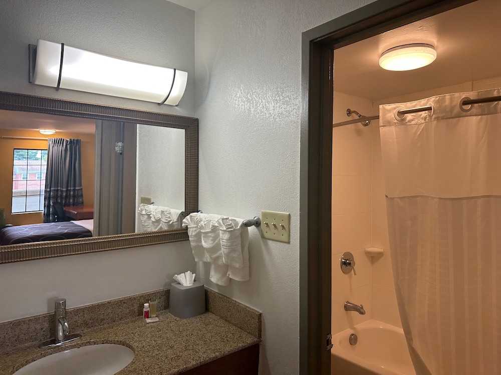 Super 8 by Wyndham Alexandria Washington D.C. Area - photo 12