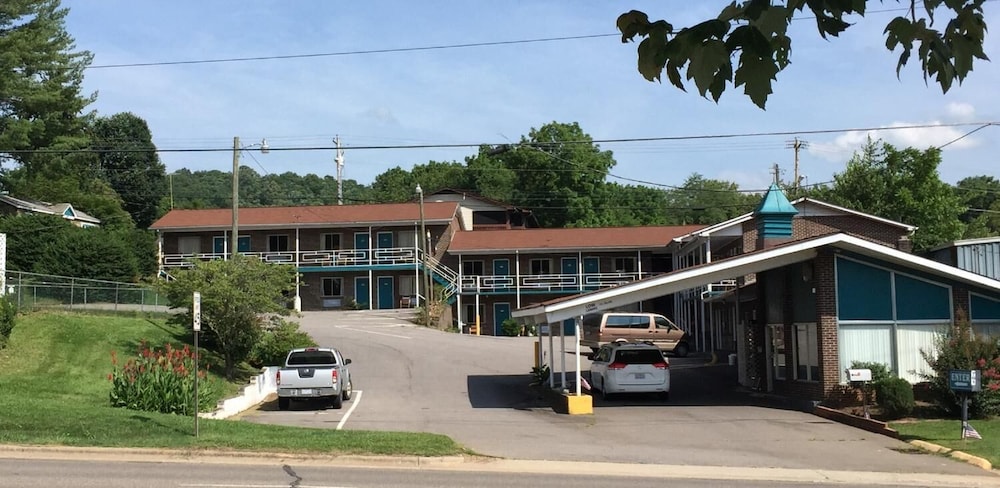 Sapphire Inn - carbon neutral hotel in Franklin