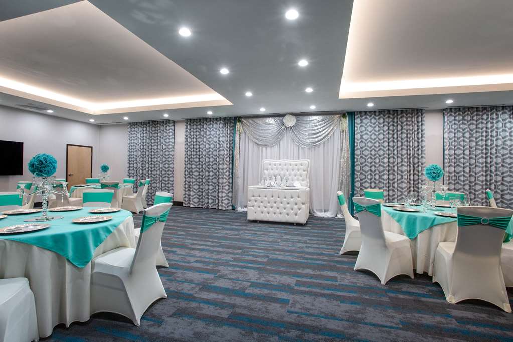 La Quinta Inn & Suites by Wyndham Manassas Va Dulles Airport - photo 22