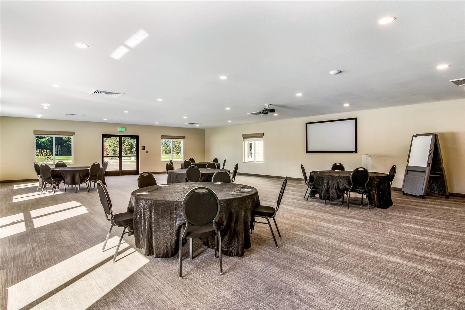 Comfort Suites Brunswick Town Center - photo 33