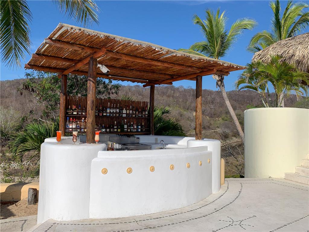 Pool bar