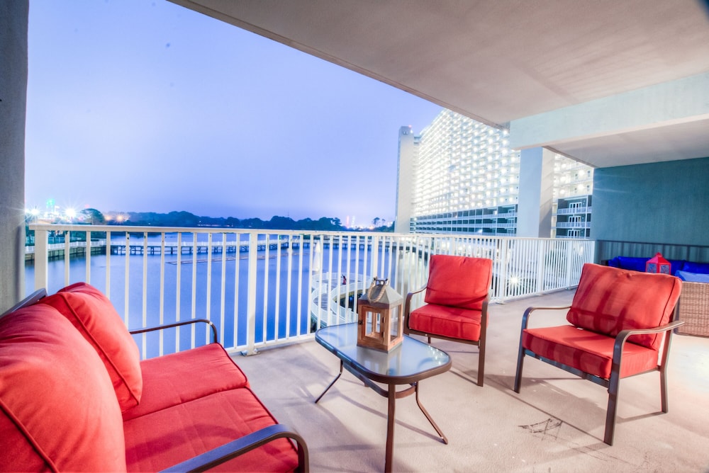 Laketown Wharf Resort by Aneliya's Rentals - photo 670