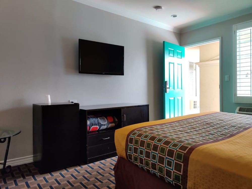 Lyfe Inn & Suites By Aga Lax Airport - photo 10
