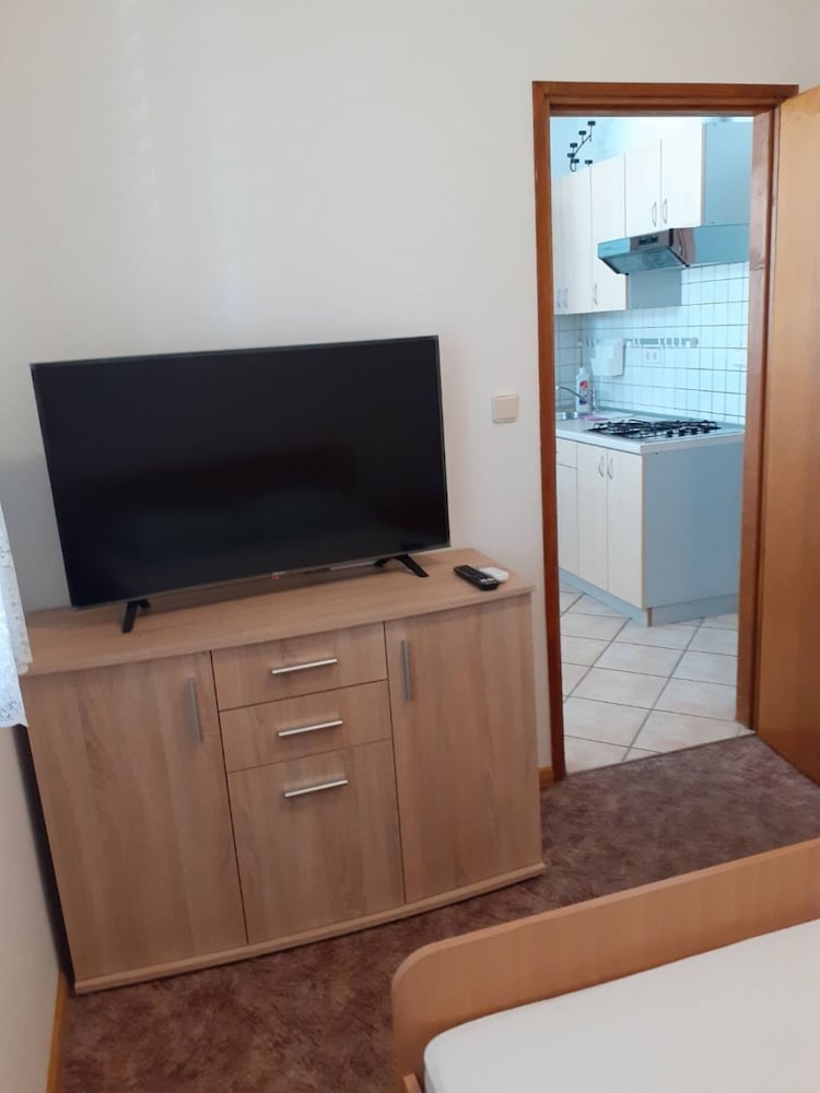 Mario Afordable & Close to Center A2 — hotel in Pirovac