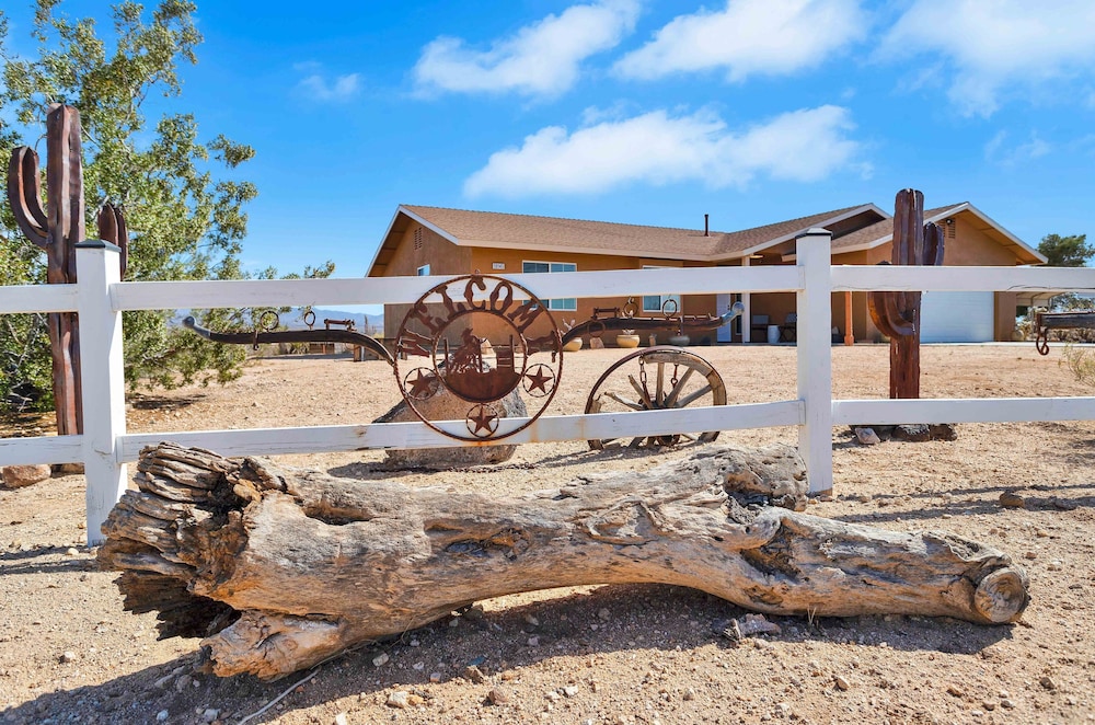 Western Oasis Corral - last minute hotel in Yucca Valley