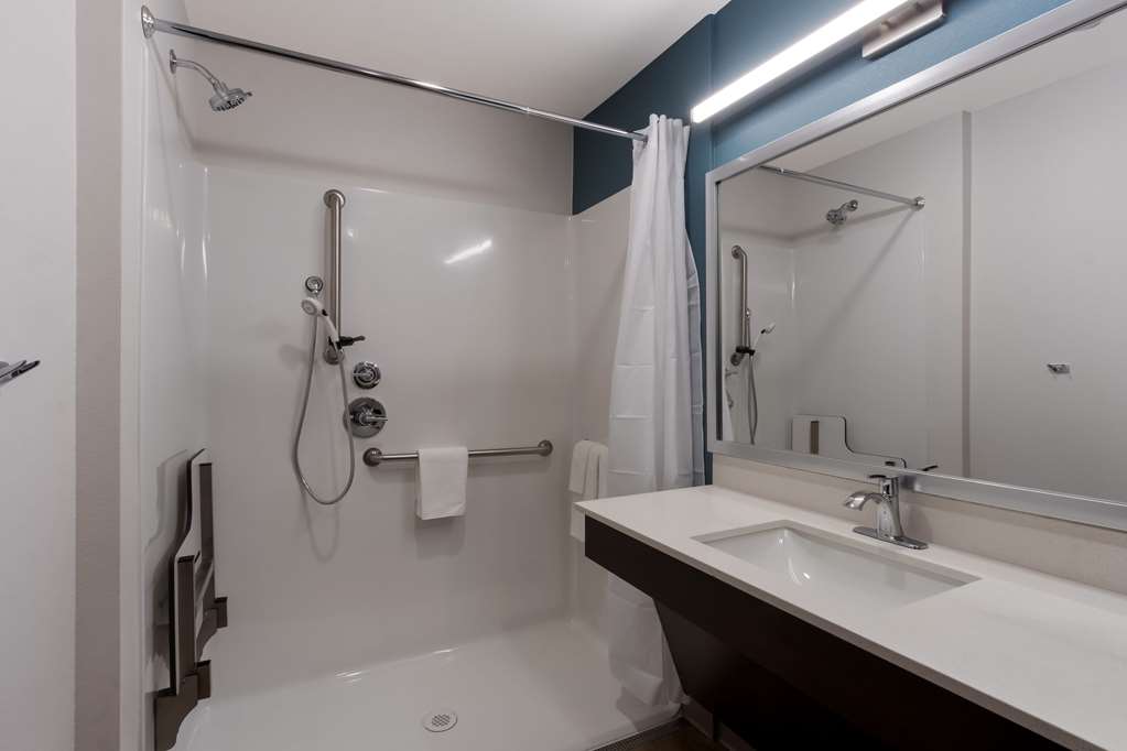 Woodspring Suites Chandler Airport - photo 11