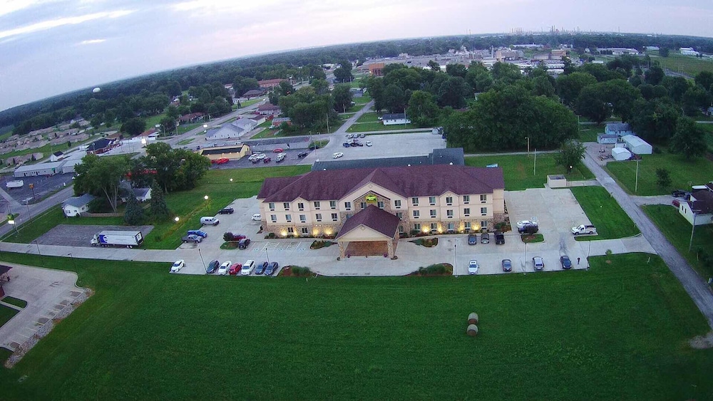 Country View Inn & Suites - photo 51