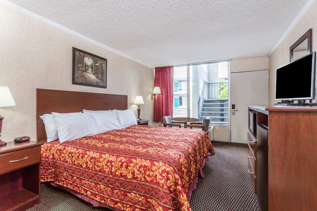 Ramada Limited Norfolk - photo 6