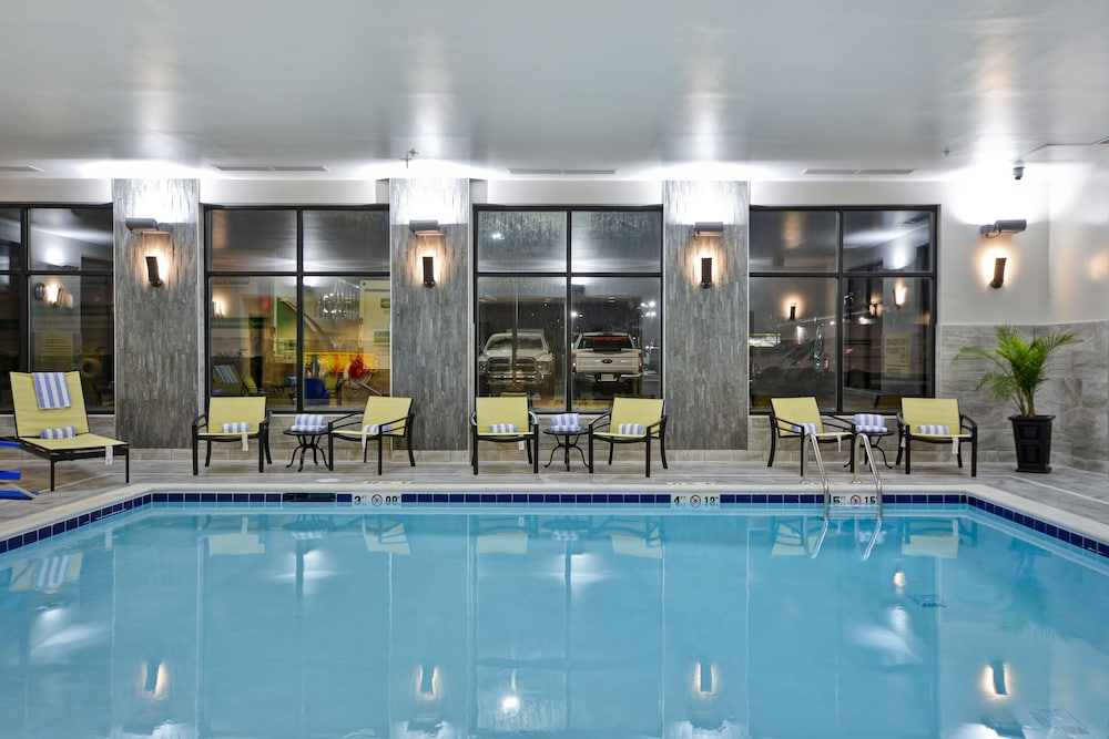 Hampton Inn & Suites Detroit Warren - photo 26