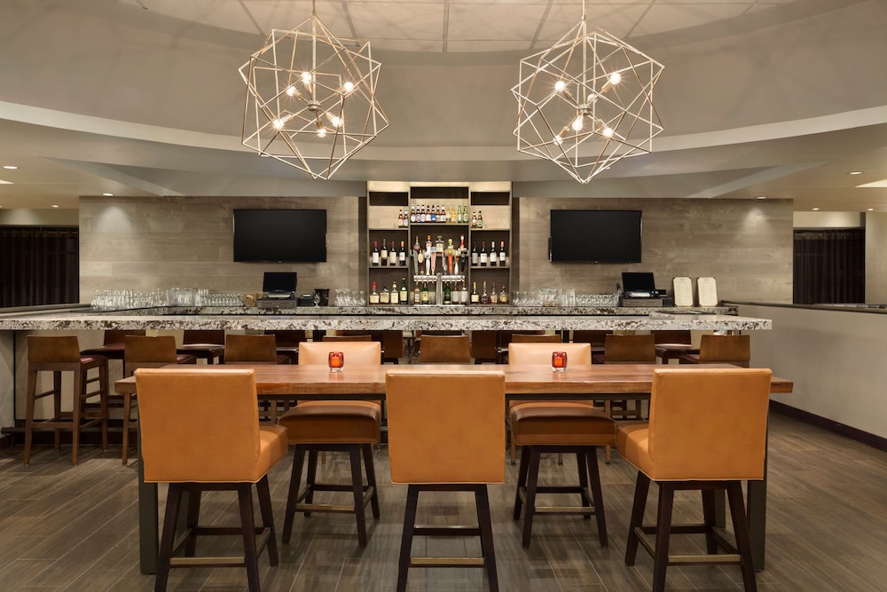 Hilton East Brunswick Hotel & Executive Meeting Center - photo 29