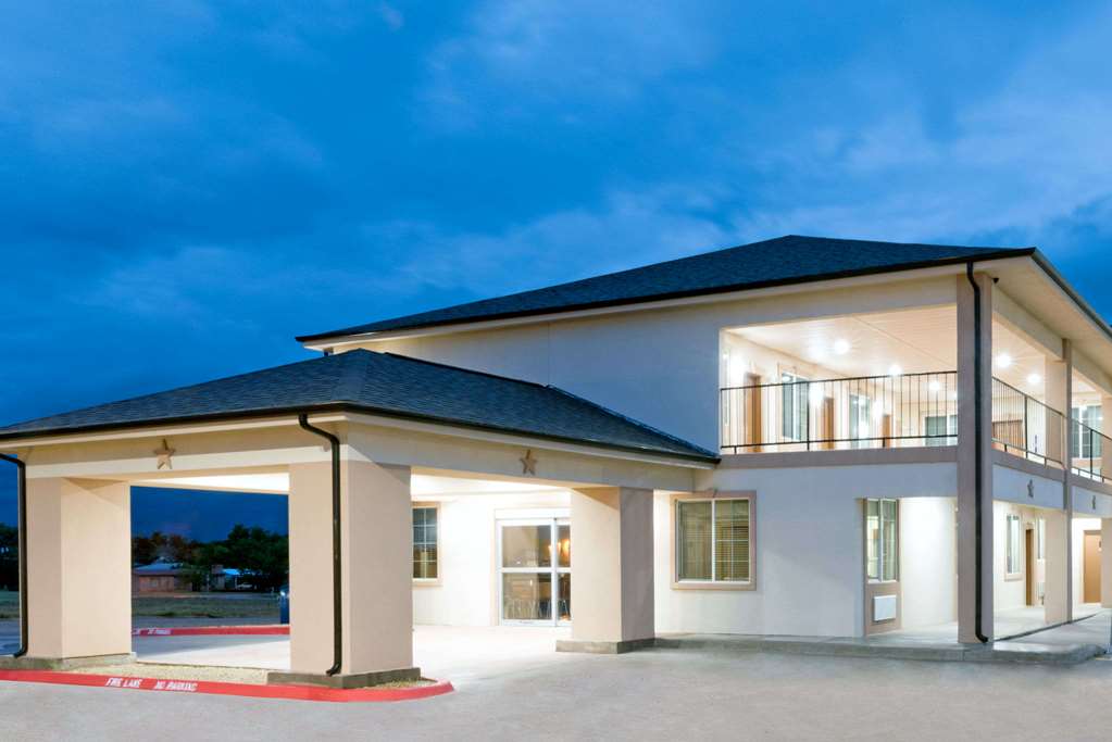 Super 8 by Wyndham Colorado City - featured photo