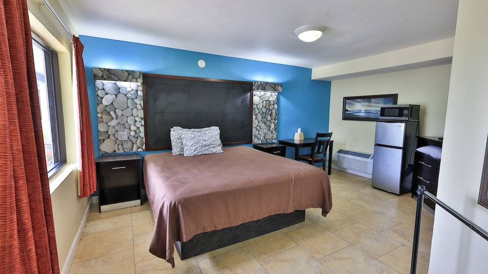 Driftwood Beach Motel - photo 56