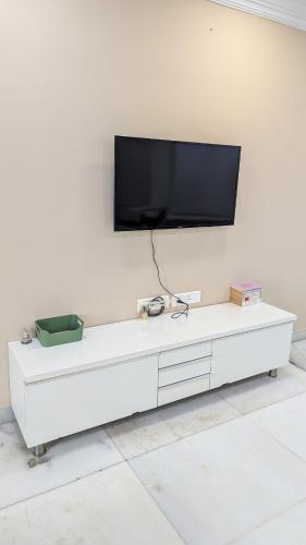 Cozy & Comfy Room 1BHK great location