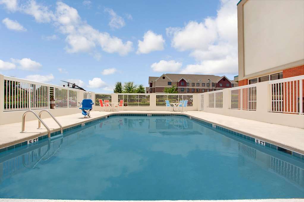 Days Inn & Suites by Wyndham Ridgeland - photo 4