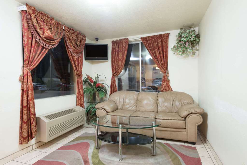 Super 8 by Wyndham Bernalillo - photo 3