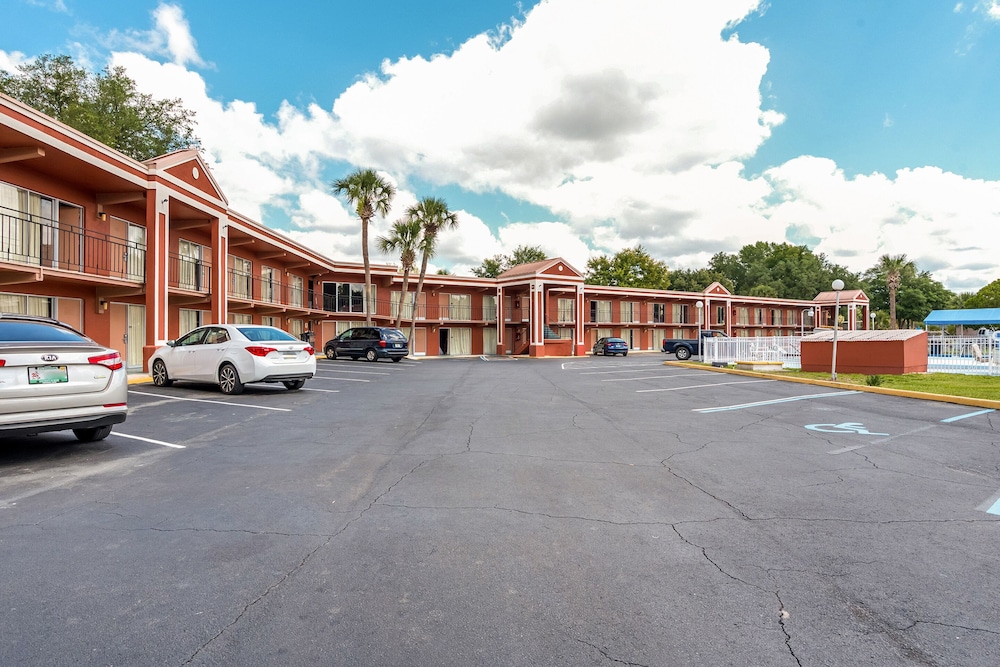 OYO Hotel Mustang Silverspring FL - photo 21