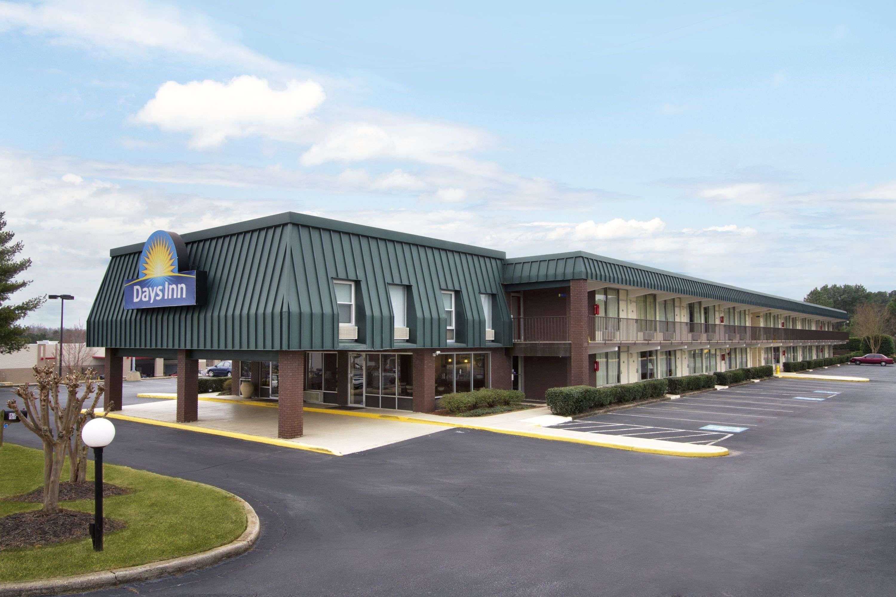 Days Inn by Wyndham Seneca Clemson Area - featured photo