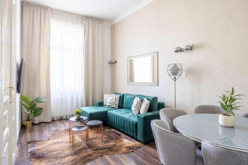 Luxurious Central Elizabeth Grand Suite w' Sauna — 4-Star Luxury Hotel in Budapest, Hungary