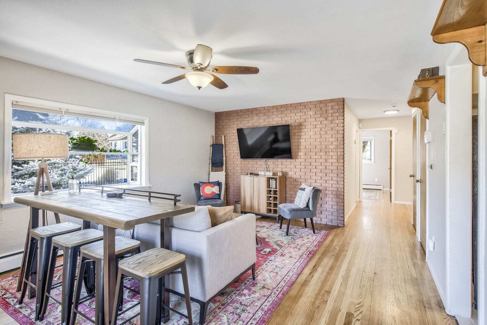 5br heart Of Old Colorado City dog friendly — 4-Star Luxury Hotel in Colorado Springs, United States