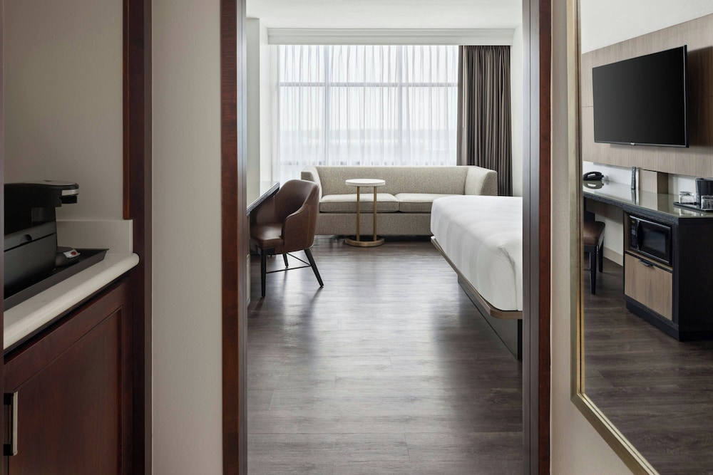 Bloomington Normal Marriott Hotel & Conference Center - photo 15