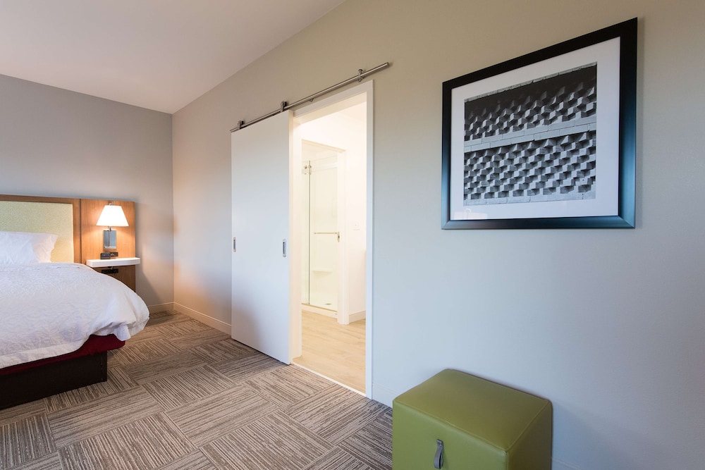 Hampton Inn & Suites Fayetteville - photo 16