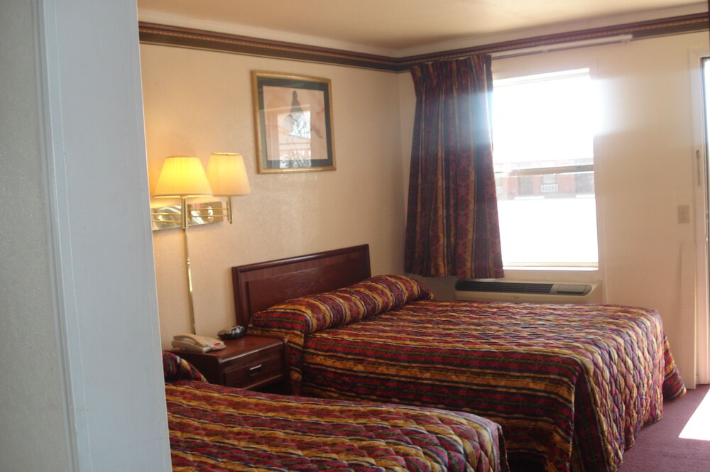 Antlers Budget Inn - photo 7