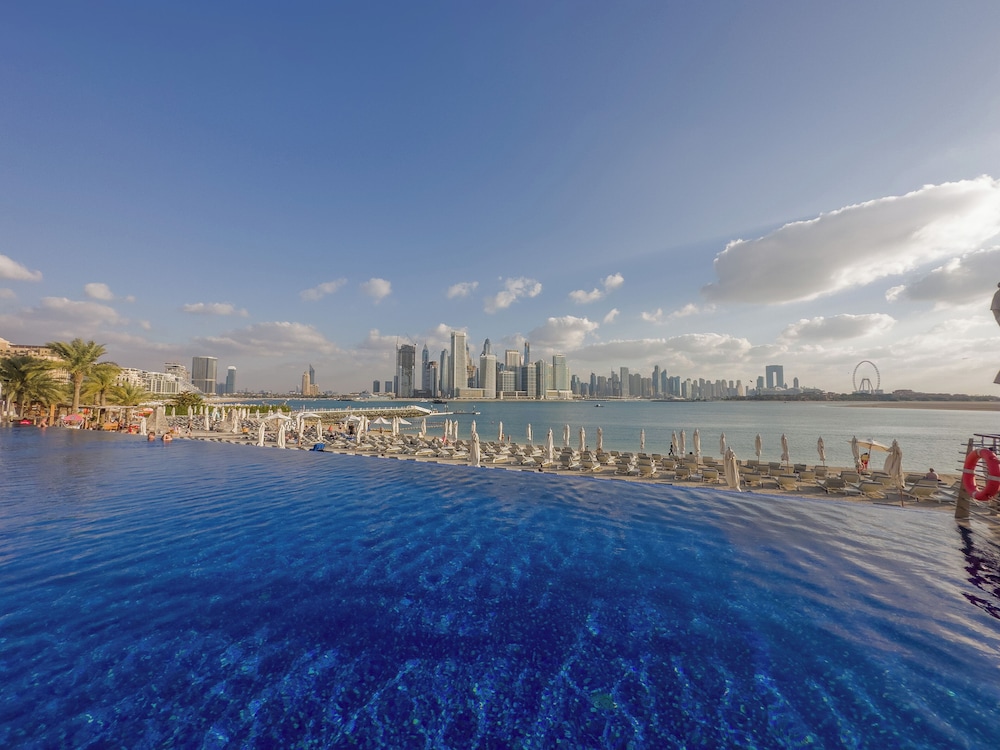 WelHome Oceanfront Elegance 1BR Apt With Palm Sea Views — 4-Star Luxury Hotel in Dubai, United Arab Emirates